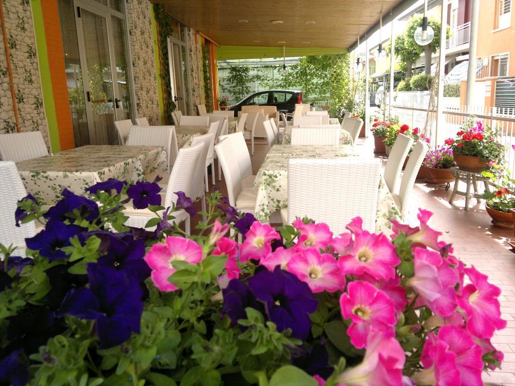 Hotel Simon Rimini Dış mekan fotoğraf