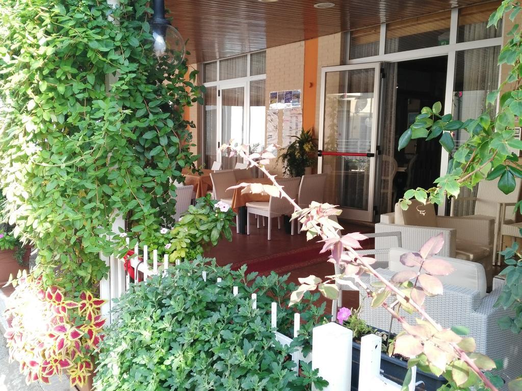 Hotel Simon Rimini Dış mekan fotoğraf